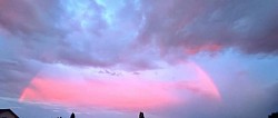 Rosaroter Regenbogen